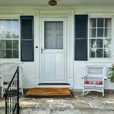 Benton Farmhouse Villa